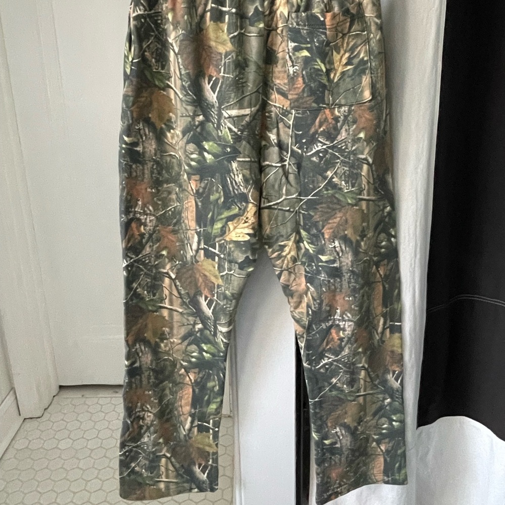 Camo Pacsun sweatpants size medium. Brand new